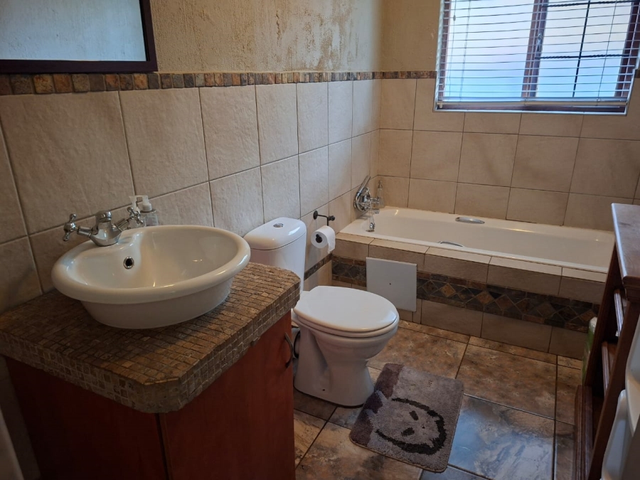 4 Bedroom Property for Sale in Waterval East North West